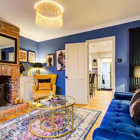 Queens Cottage, Wivenhoe Stylish, Plush, Cosy, Convenient & Quirky, 2X Double Bed Period Cottage Plus Patio - 9 Min Walk Train, 4 Min Walk High Street Pubs, Restaurants, Shops Exterior photo