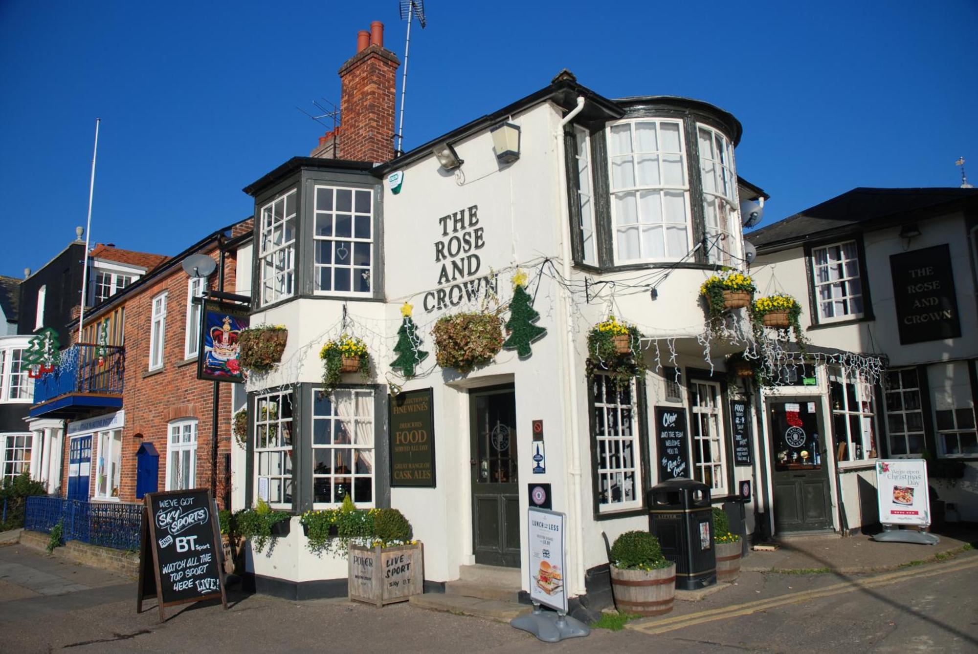 Queens Cottage, Wivenhoe Stylish, Plush, Cosy, Convenient & Quirky, 2X Double Bed Period Cottage Plus Patio - 9 Min Walk Train, 4 Min Walk High Street Pubs, Restaurants, Shops Exterior photo