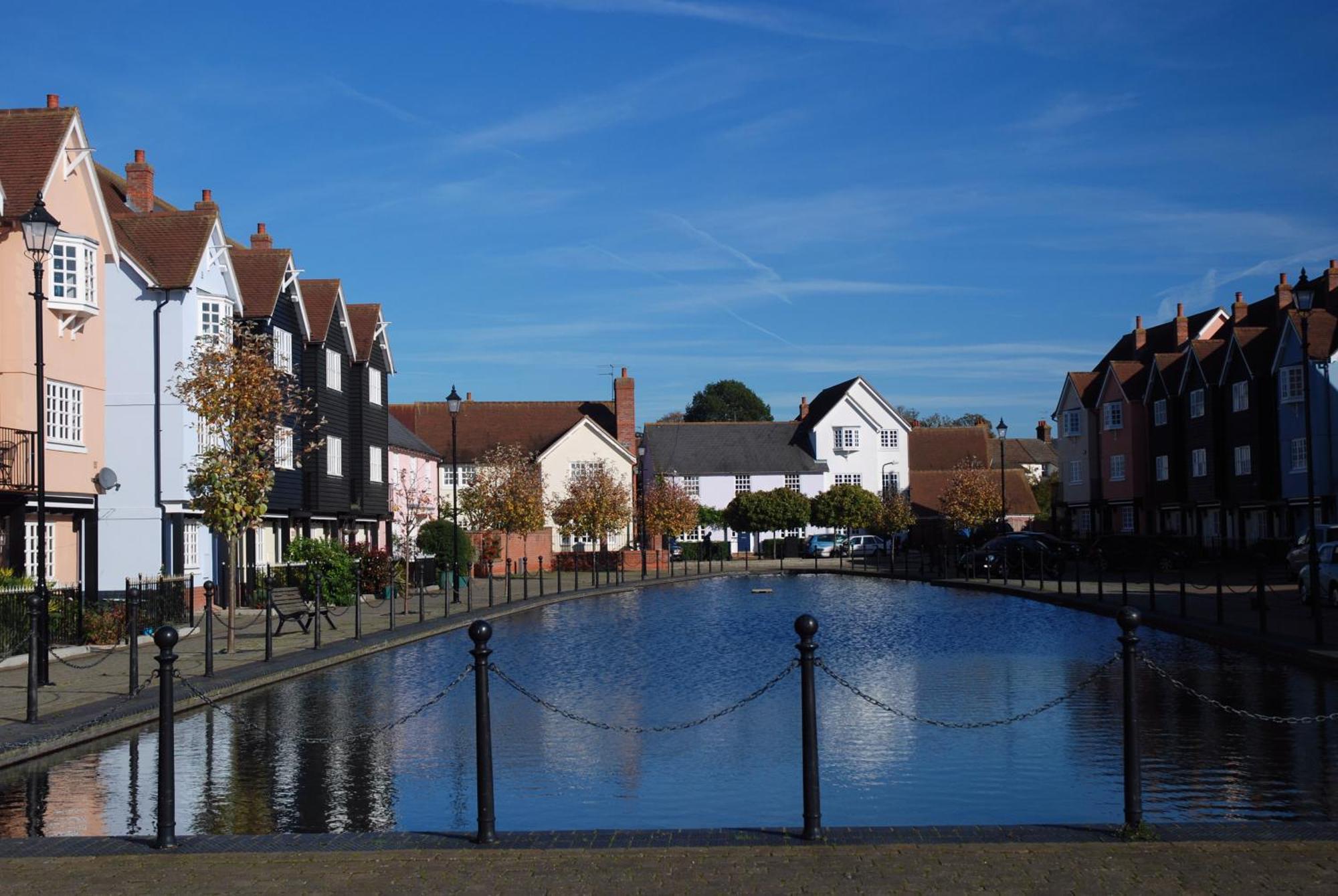 Queens Cottage, Wivenhoe Stylish, Plush, Cosy, Convenient & Quirky, 2X Double Bed Period Cottage Plus Patio - 9 Min Walk Train, 4 Min Walk High Street Pubs, Restaurants, Shops Exterior photo
