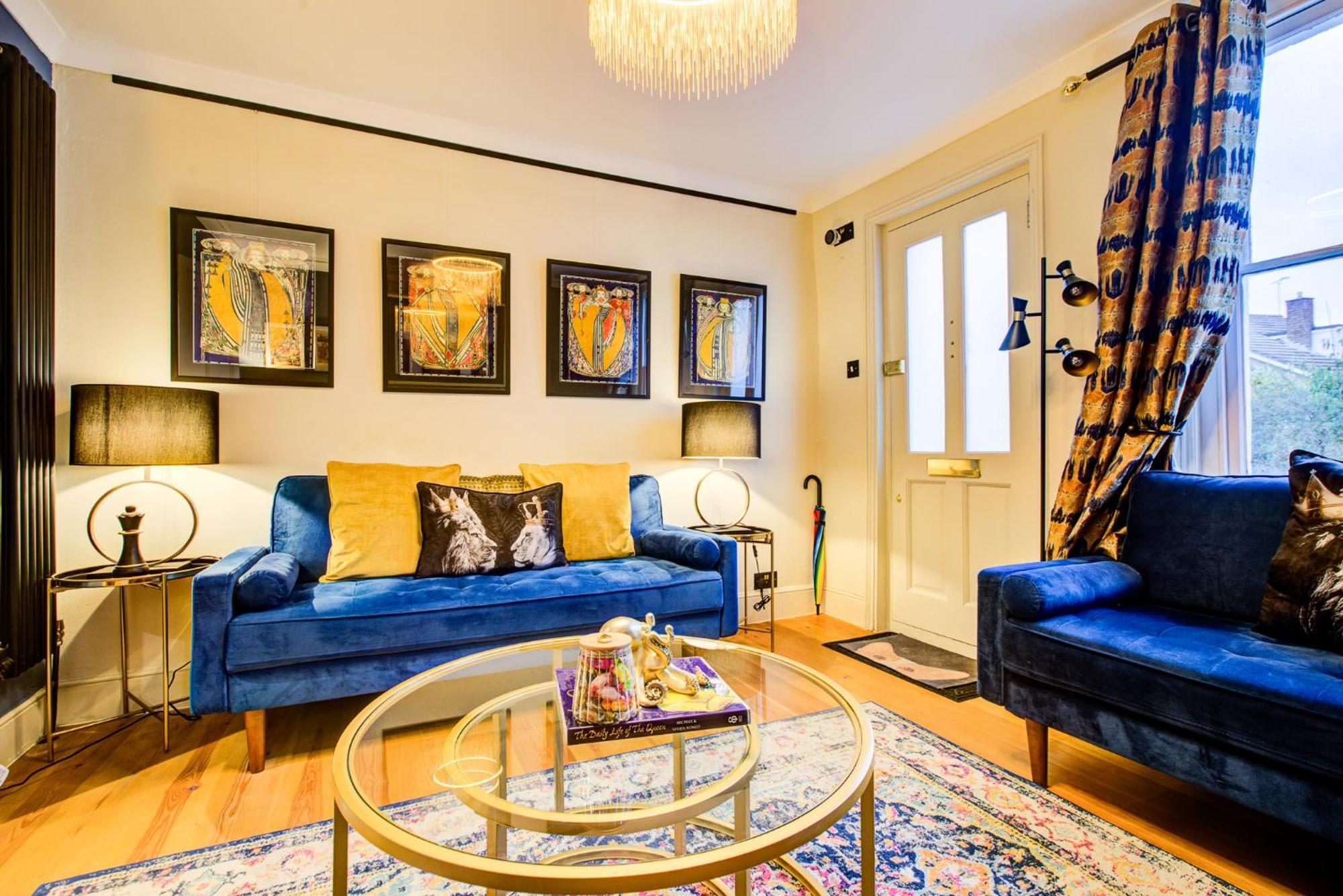 Queens Cottage, Wivenhoe Stylish, Plush, Cosy, Convenient & Quirky, 2X Double Bed Period Cottage Plus Patio - 9 Min Walk Train, 4 Min Walk High Street Pubs, Restaurants, Shops Exterior photo