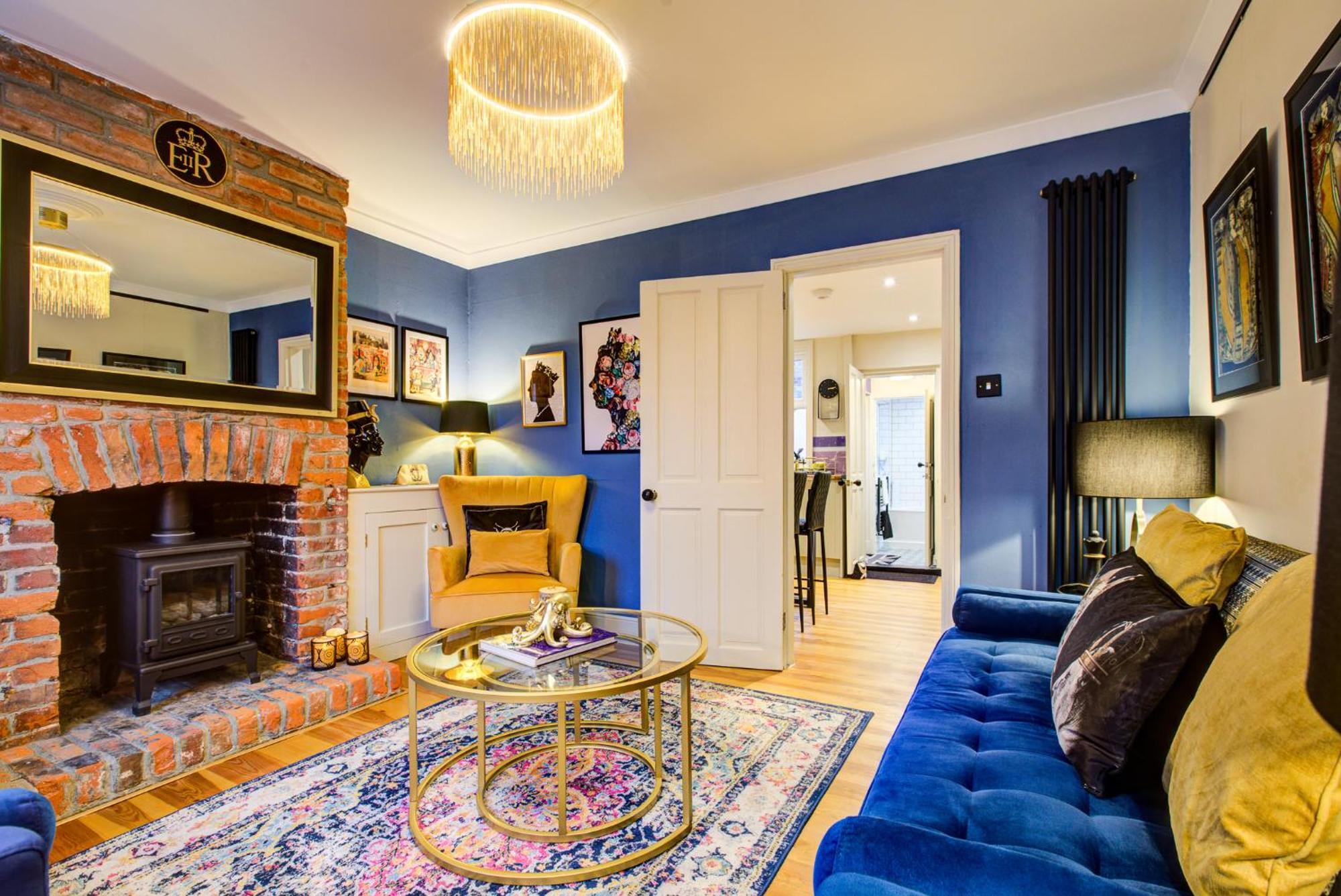 Queens Cottage, Wivenhoe Stylish, Plush, Cosy, Convenient & Quirky, 2X Double Bed Period Cottage Plus Patio - 9 Min Walk Train, 4 Min Walk High Street Pubs, Restaurants, Shops Exterior photo