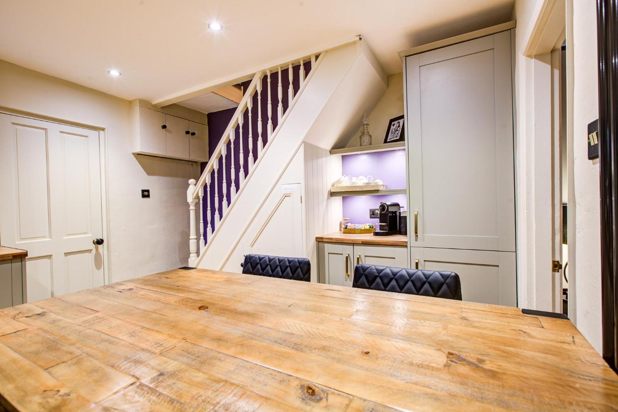 Queens Cottage, Wivenhoe Stylish, Plush, Cosy, Convenient & Quirky, 2X Double Bed Period Cottage Plus Patio - 9 Min Walk Train, 4 Min Walk High Street Pubs, Restaurants, Shops Exterior photo